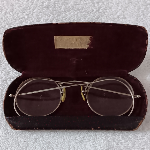 Vintage eye glasses with case